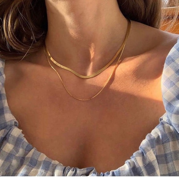 One-Piece Gold Necklace - Picture 8 of 12